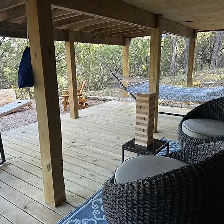 Texas Charm Cottage - 1 Block From The Lake & Hill Country Views